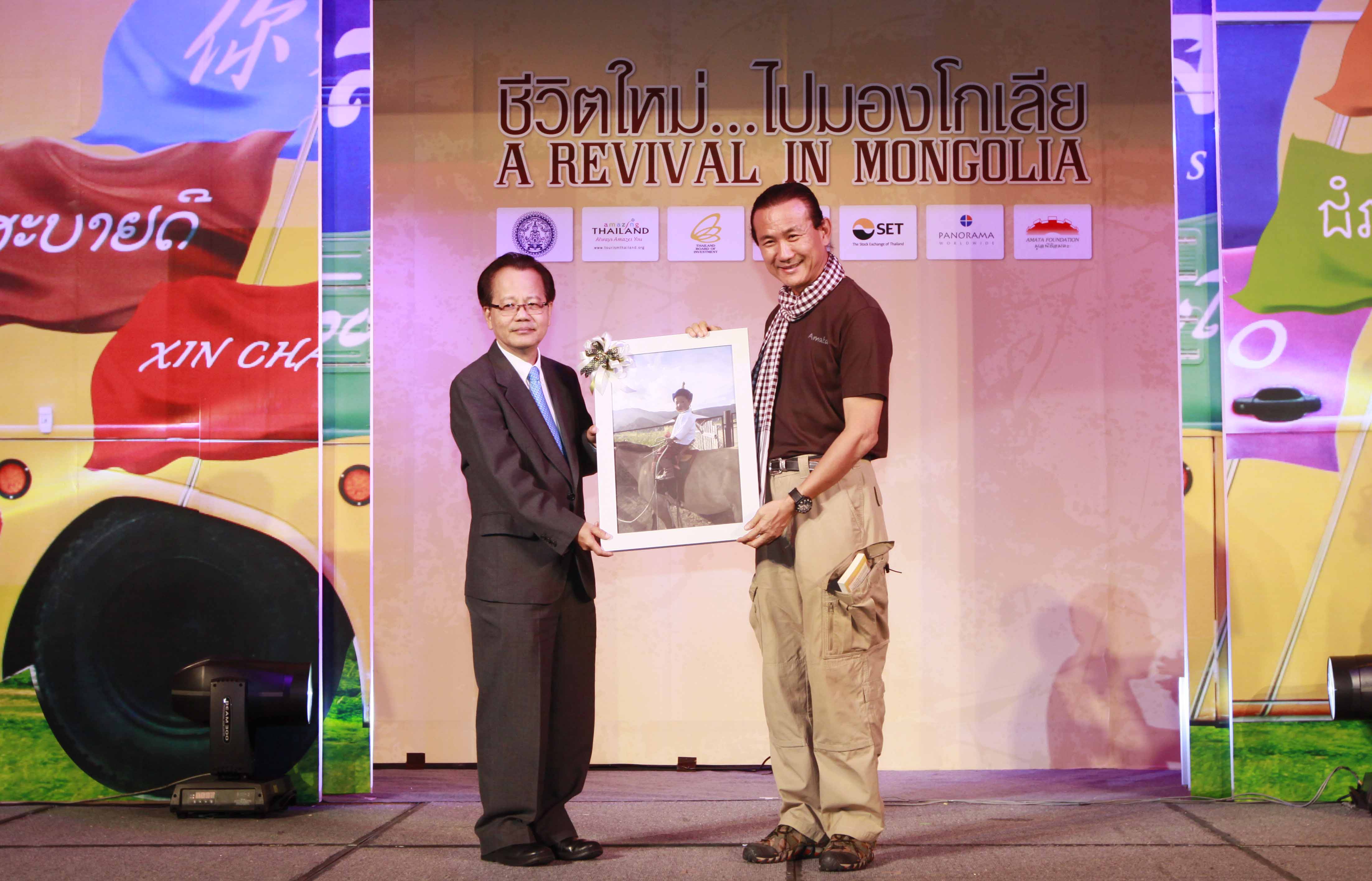 วิกรม กรมดิษฐ์ ยิ้มแก้มปริ ปิดฉากคาราวานเอเชีย 2012